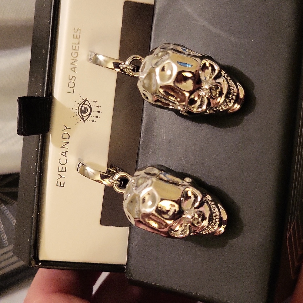 skull 💀 earrings BNIB by eye candy